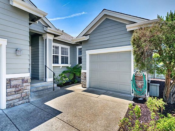 3rd image of 445 Muscat Drive