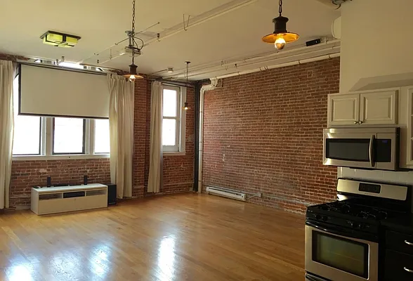Rented by Go Greenpoint Real Estate | media 23