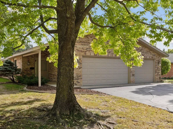 260 Inland Ln N, Plymouth, MN 55447