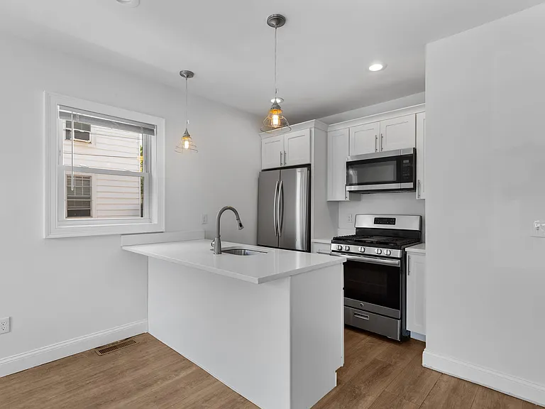 10 Trenton St — Photo 36