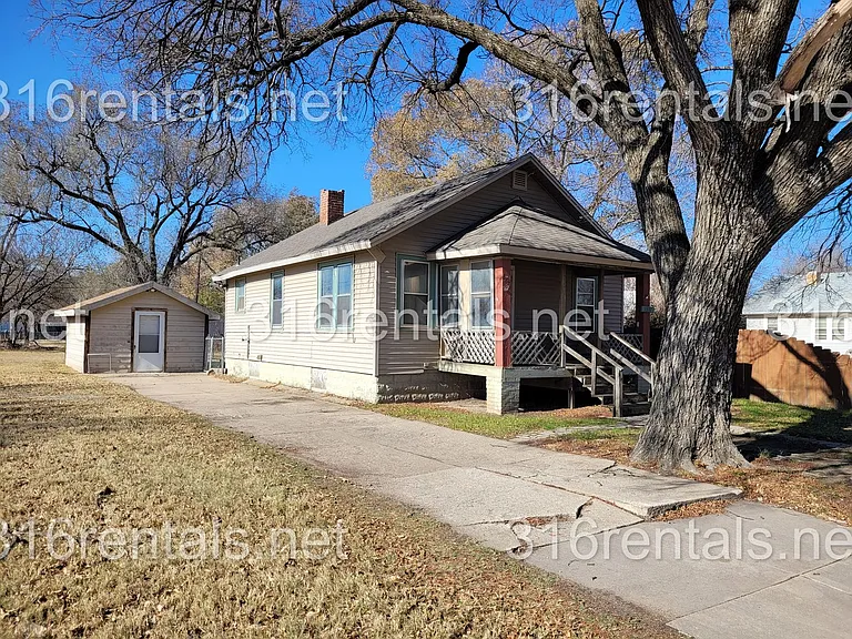 1337 S Fern St — Photo 2