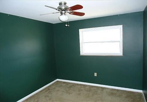 4th image of 828 Reynard Ave