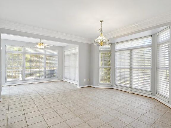 4th image of 25231 Dunvegan Sq