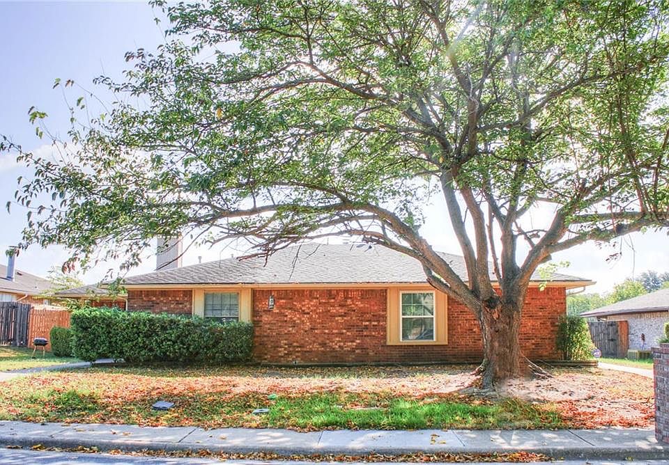 1st image of 804 Shadywood Ln
