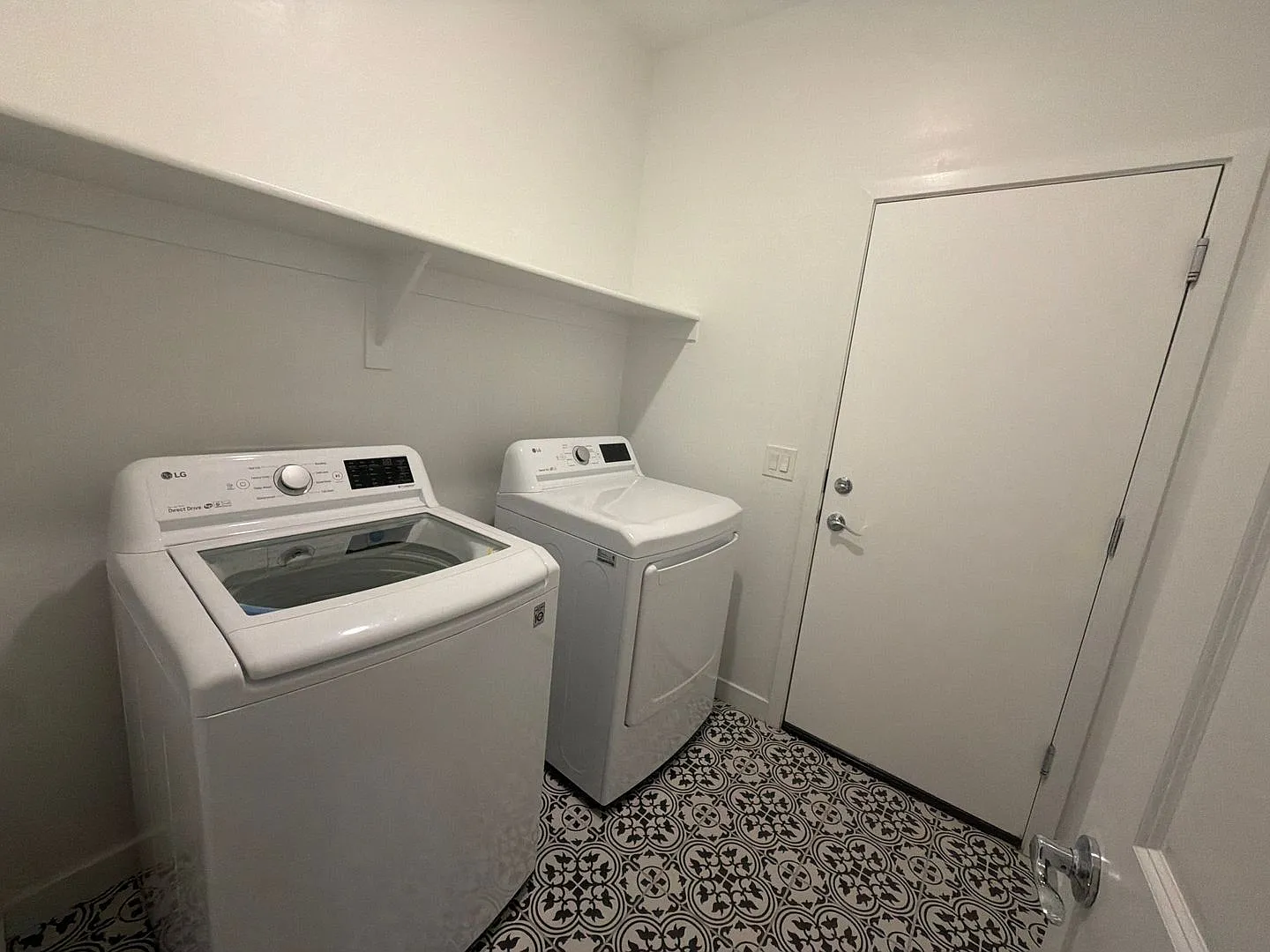 3 bed, 2.0 bath, 1448 sqft, $2,300 — Photo 4