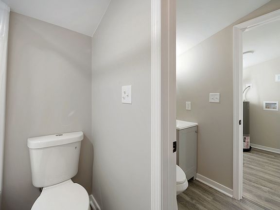4th image of 264 Astrio St