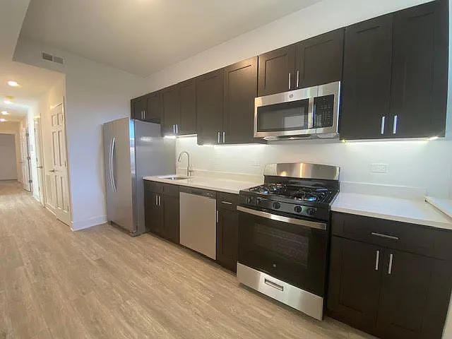 3 bed, 1.5 bath, $2,995 — Photo 2