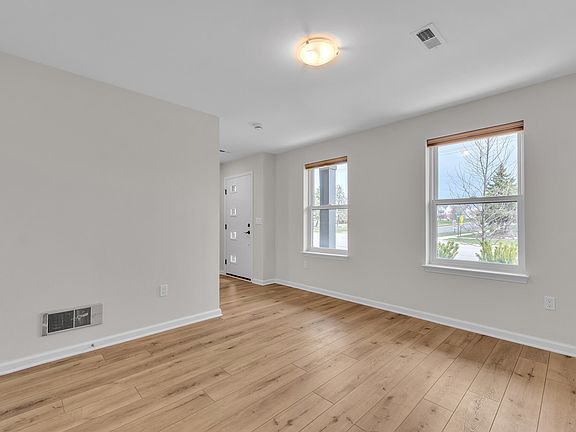 5th image of 2110 Park Dr