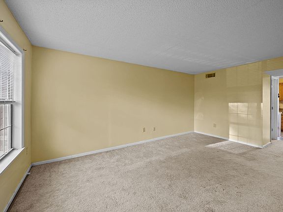 4th image of 113 Elmwood Ave Unit C