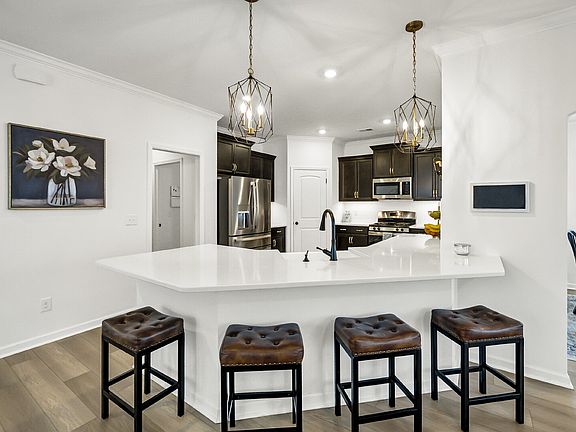 3rd image of 924 Windchase Way