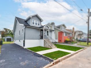 186 Benjamin Ave, Iselin, NJ 08830