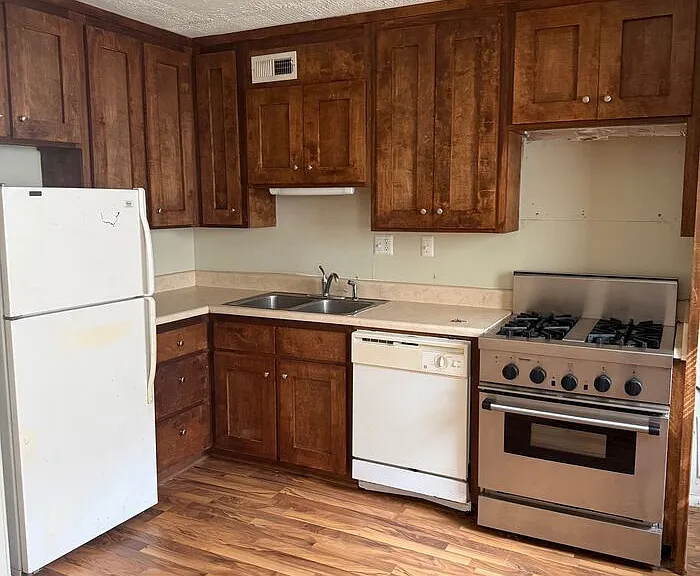 1135 Woodland Ave NE #1 — Photo 2