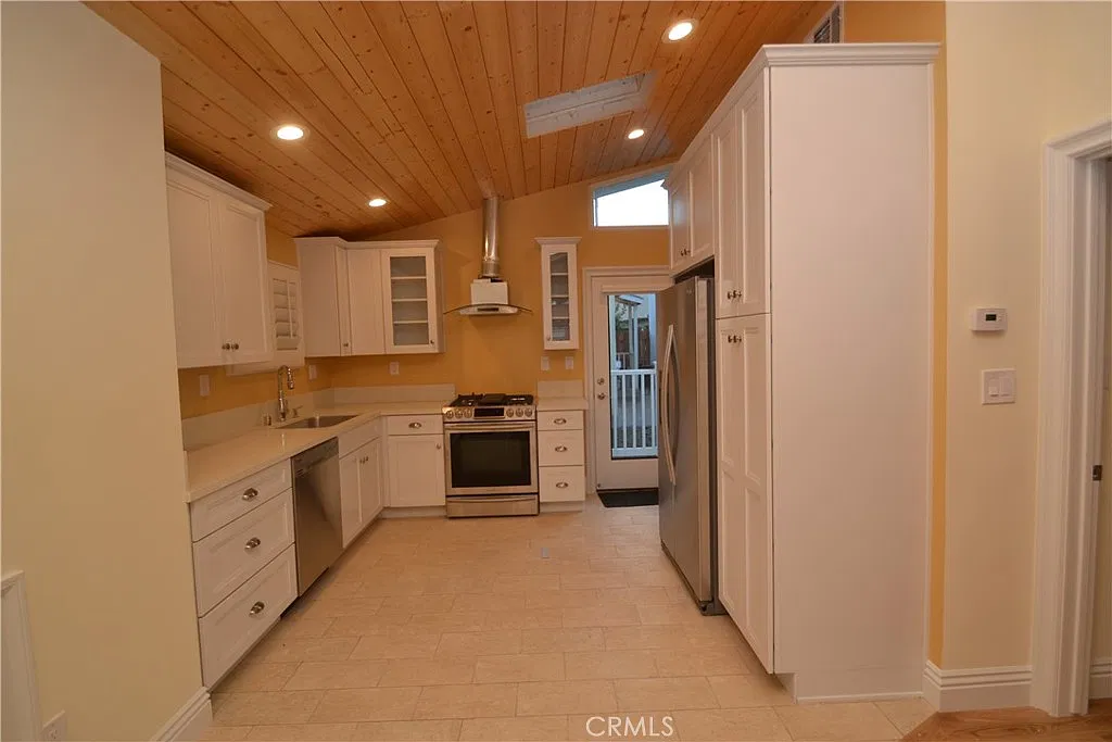 2 bed, 1044 sqft, $3,799 — Photo 4