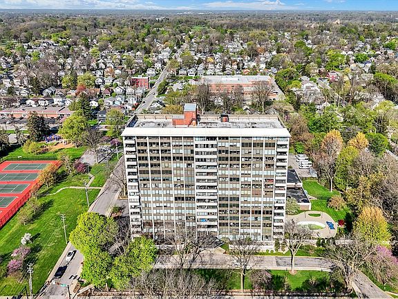 3rd image of 4000 N Meridian St APT 9G