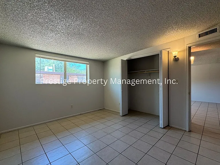 2302-2312 N Ralph Ave — Photo 8