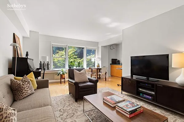 Sold by Sotheby's International Realty | media 11