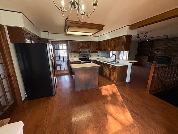 2nd image of 23 Sepulveda Dr