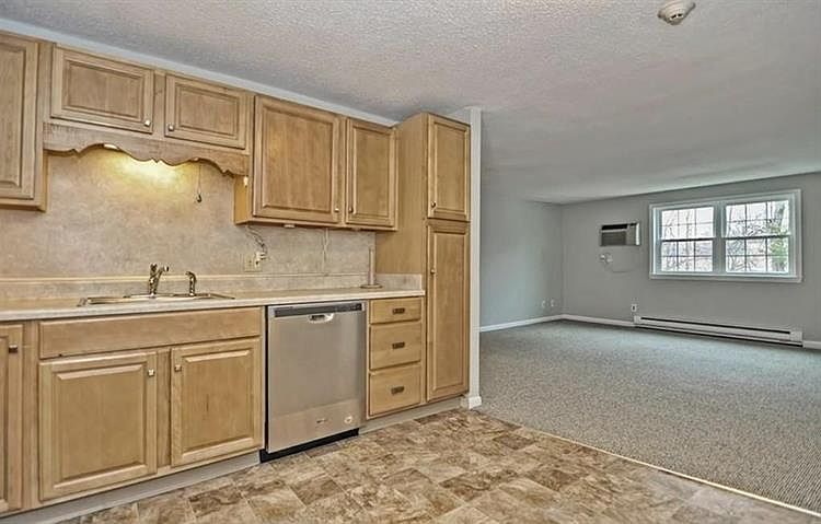 2nd image of 89 Pleasant St APT B6