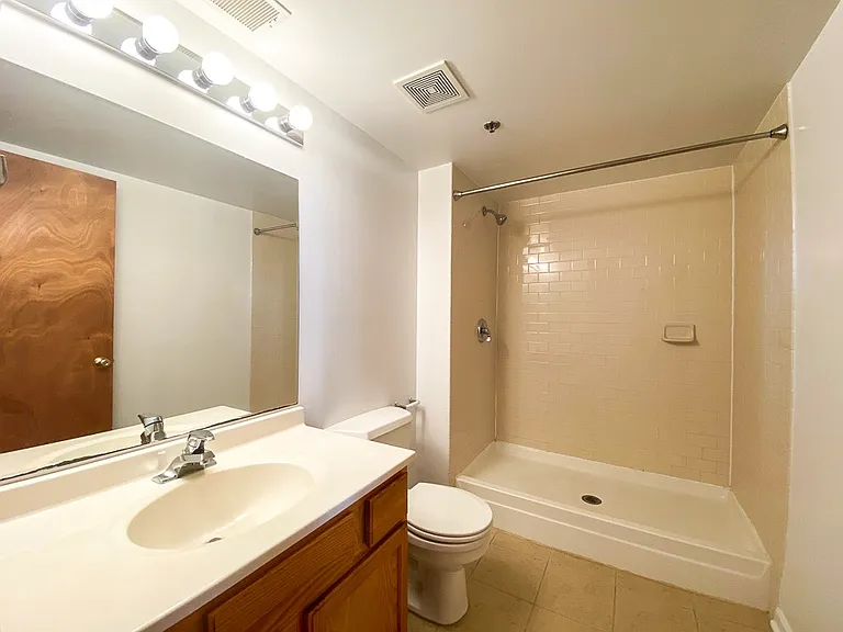 845 W. Fulton Market St. — Photo 6