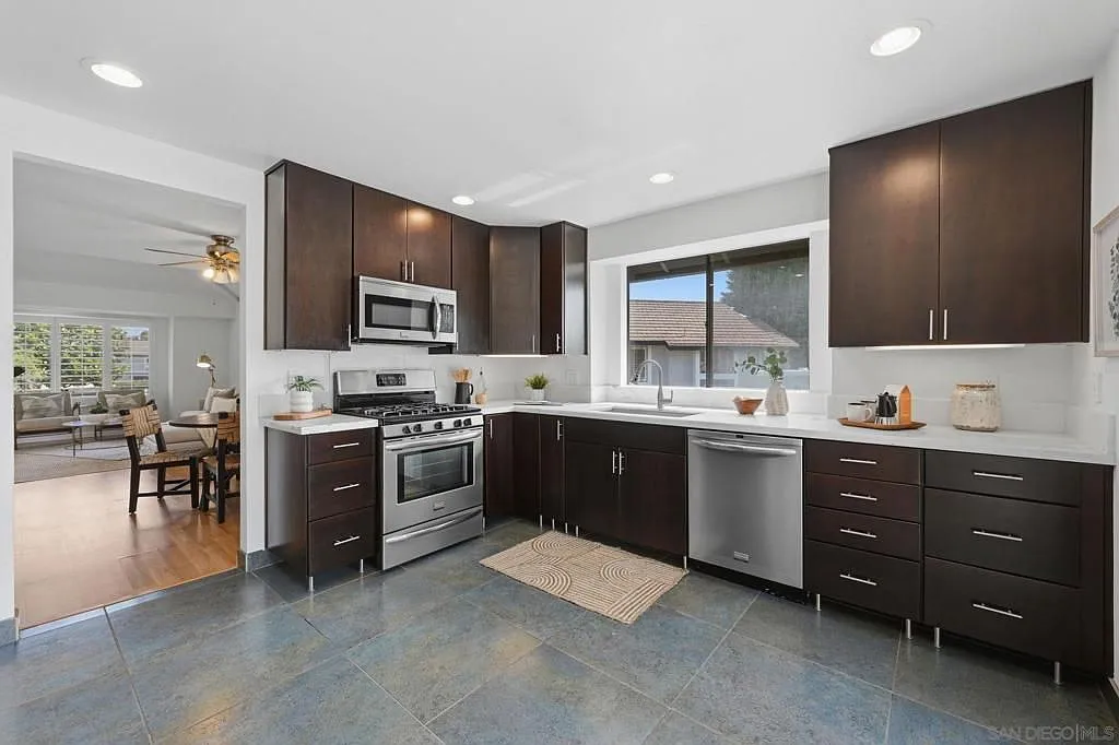 2 bed, 2.0 bath, 1263 sqft, $3,950 — Photo 3