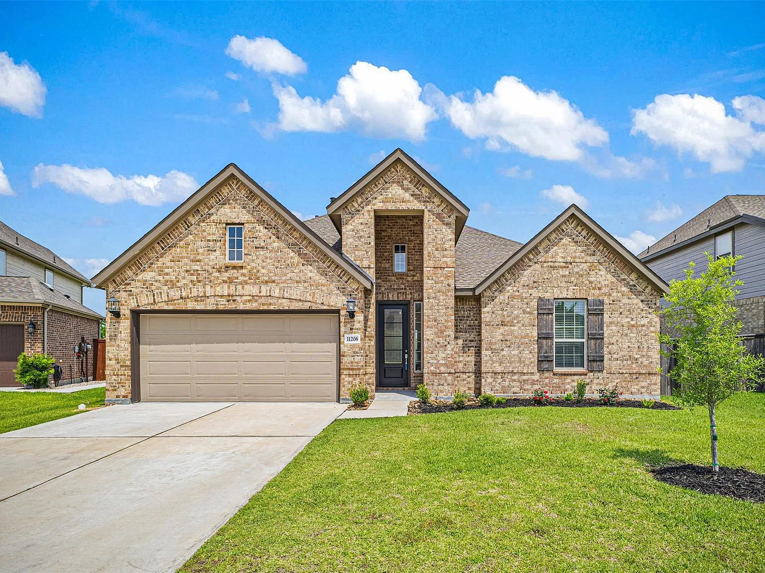 3 bed, 2.5 bath, 2331 sqft, $2,800 — Photo 1