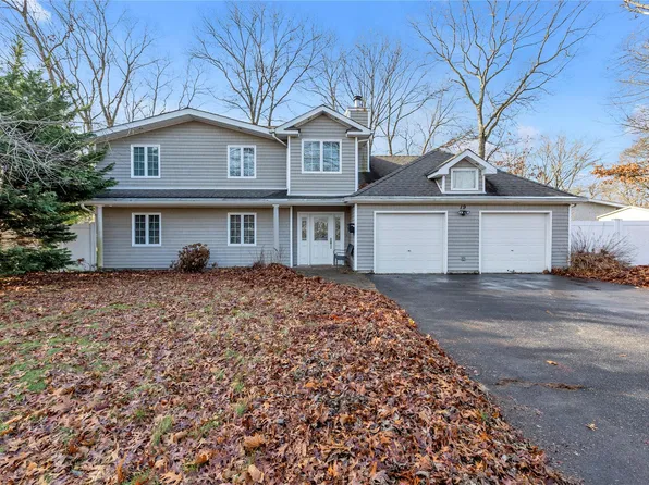 19 Horseshoe Lane, Commack, NY 11725