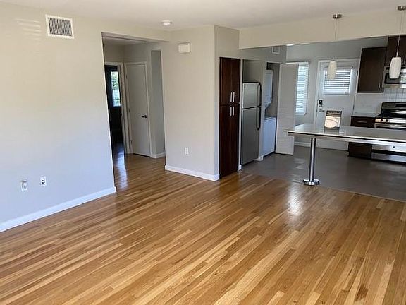3rd image of 1020 Lake St APT C