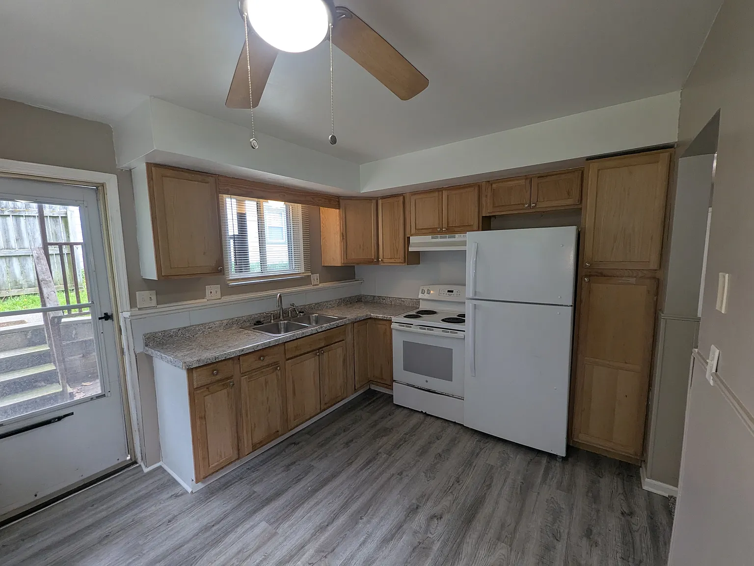 2 bed, 703 sqft, $1,000 — Photo 2