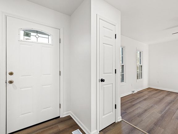 5th image of 2053 Huckleberry Cir