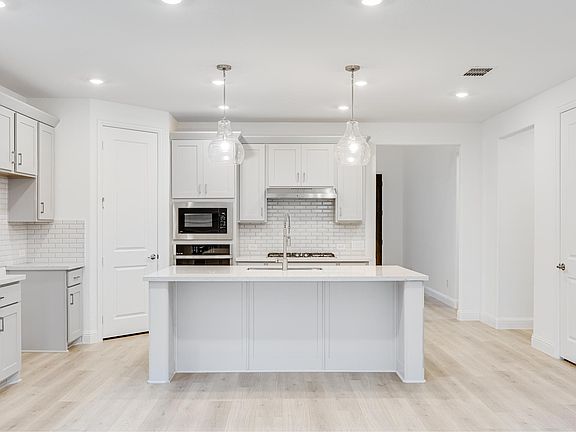 3rd image of 602 Bull St