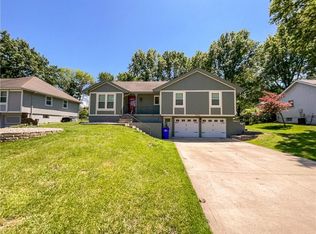 1019 SE 3rd Ter, Lees Summit, MO 64063