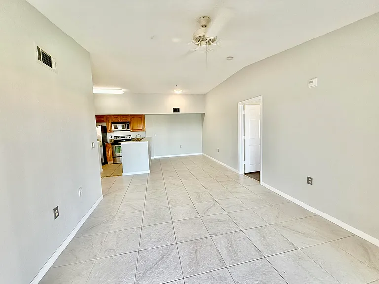 271 SW Palm Dr #304 — Photo 10