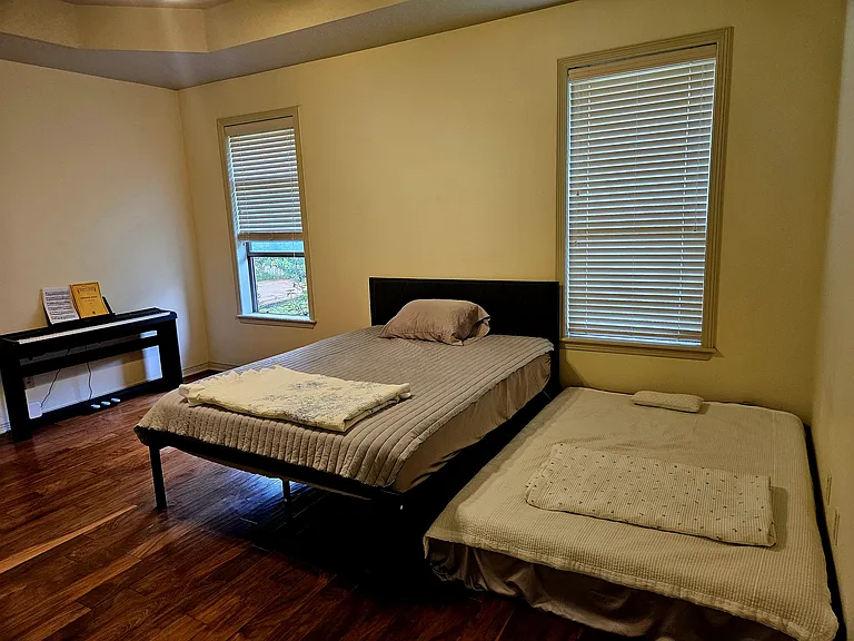 2426 Newark Cir — Photo 6