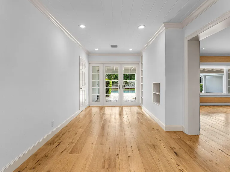 1103 NW 6th Ave — Photo 12