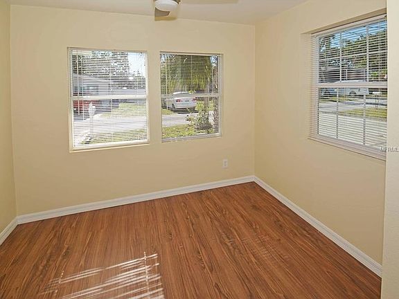 5th image of 10547 Lake Dr