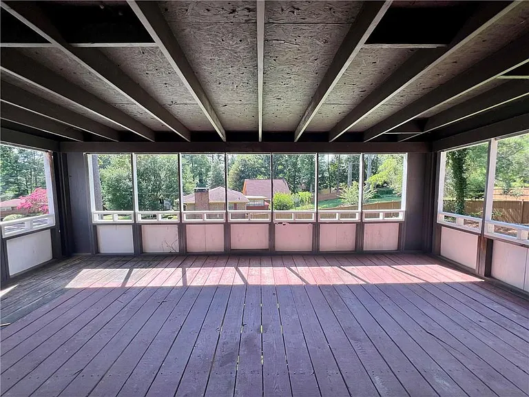 6695 Courtney Dr — Photo 26