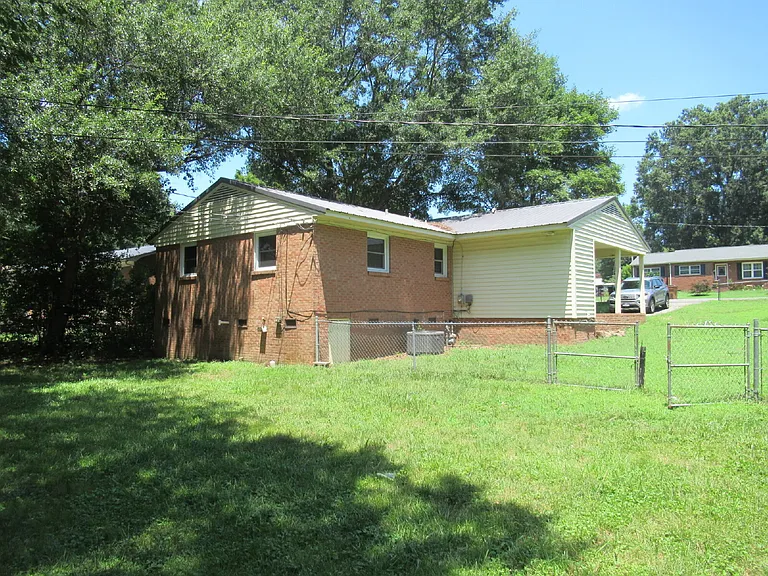 208 Crescent Ct — Photo 18