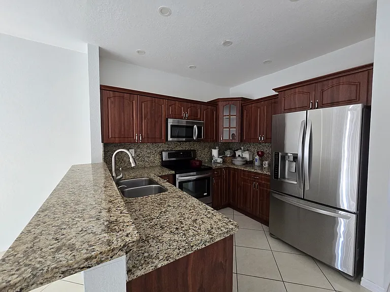 10924 SW 182nd Ln — Photo 12