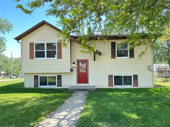 902 Jennings St, Knoxville, IA 50138