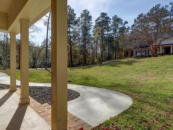 2nd image of 2416 Glen Hollow Dr