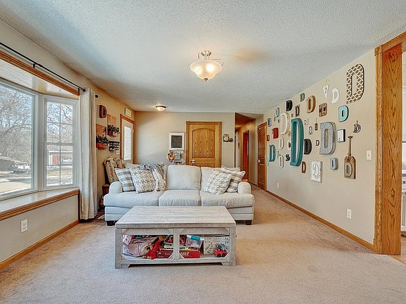 2nd image of 17 Orchard Ln