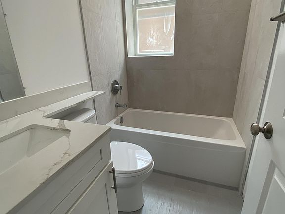 5th image of 3198 N Milwaukee Ave #3R