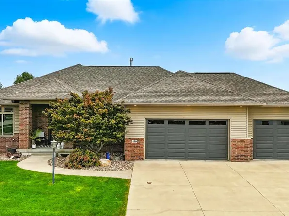 430 Carlyle Dr, North Liberty, IA 52317