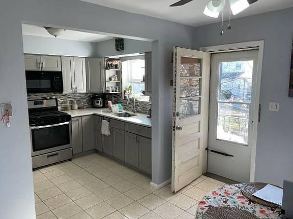 4th image of 180 Vernon Ave