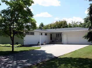 1745 8th St S, Fargo, ND 58103