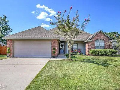 3 bed, 1660 sqft, $2,000 — Photo 2