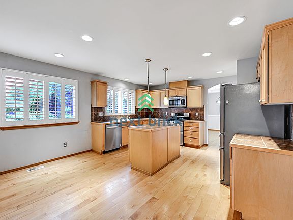 2nd image of 7720 64th Pl NE