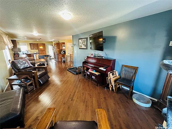 5th image of 623 Forester CRESCENT