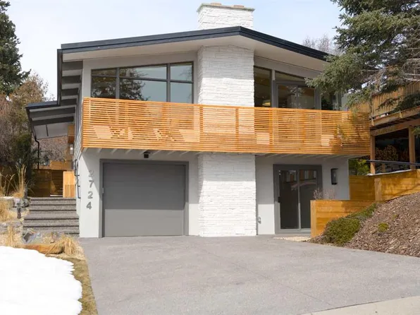 2724 SW Crawford Rd NW, Calgary, AB T2L 1E1