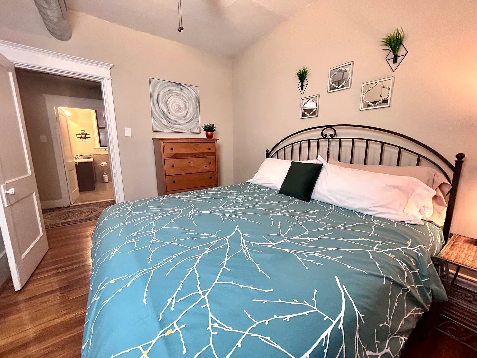 5657 Waterman Blvd — Photo 3